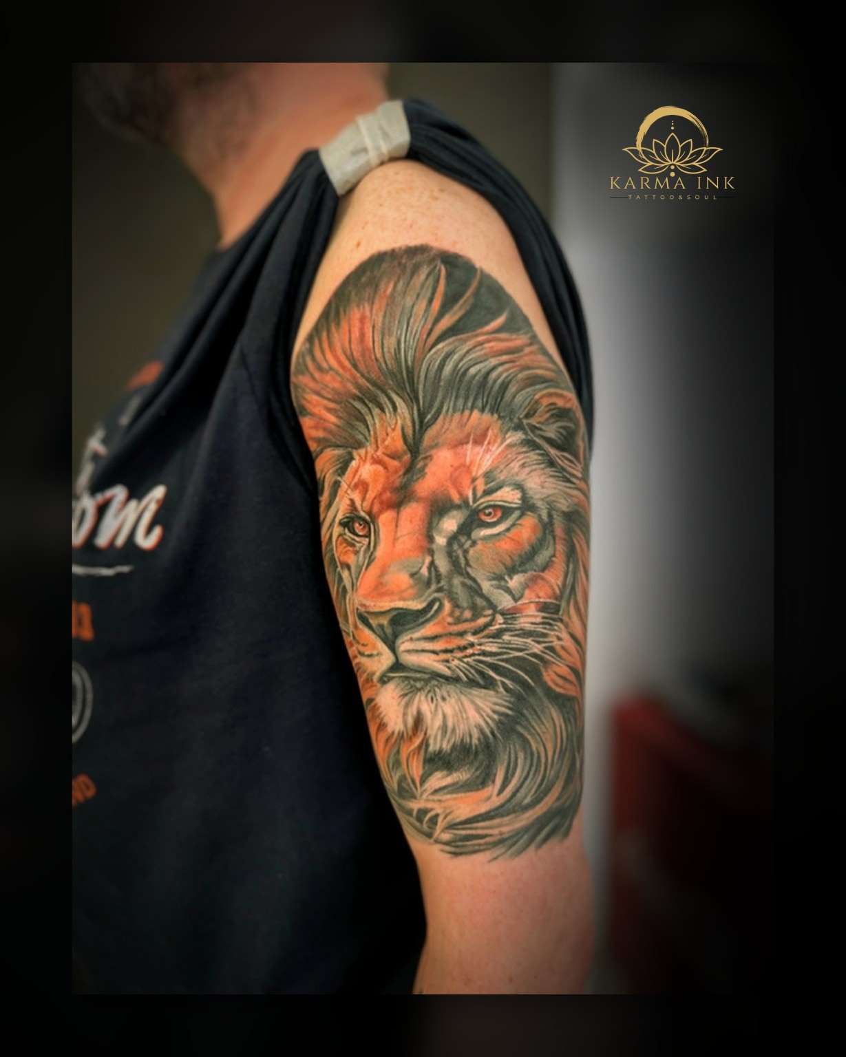 Realistisches Löwen-Tattoo als Cover-up am Oberarm